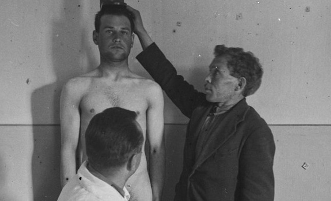 Фотомарафон «100-летие ТАССР»: медицинское освидетельствование призывника, 1926 год - «История»