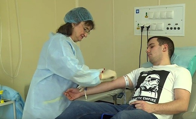 «Да пребудет с тобой донорство!»: как сдают кровь под аккомпанемент «Имперского марша» - «Медицина»