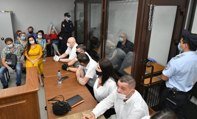 В масках, но без наручников: в Казани оглашают приговор профессуре КХТИ - «Образование»