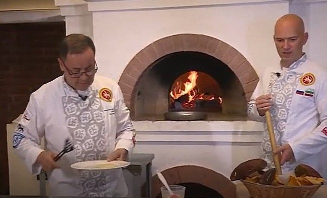 Завтрак от Сергея Иванова: коймак с экзотическими начинками в дровяной печи - «Инфраструктура»