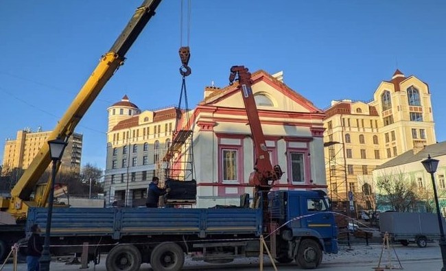 Собственника особняка на Петербургской «убедили» не химичить с чердаком старинного дома - «История»