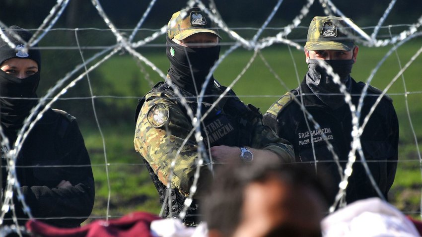 Белоруссия обвинила Польшу в попытке вытеснить мигрантов на границу - «Власть»
