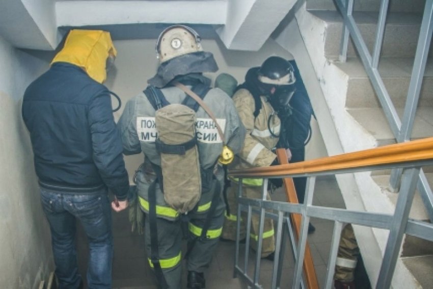 Спасатели эвакуировали 70 человек при пожаре в жилом доме в Таганроге - «Происшествия»
