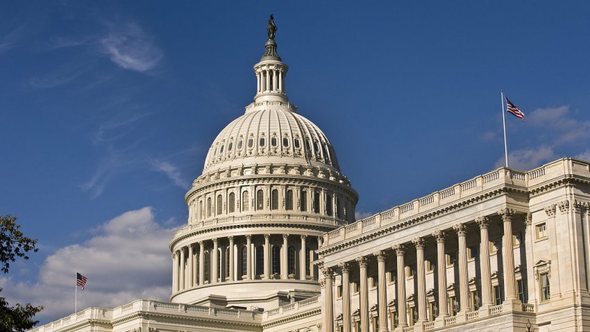 В Кремле отреагировали на призыв выслать из США 300 российских дипломатов - «Власть»