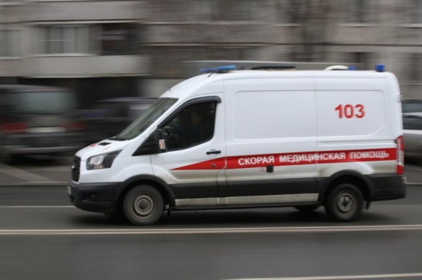 Житель Сахалина погиб под сорванной ветром крышей - «Происшествия»