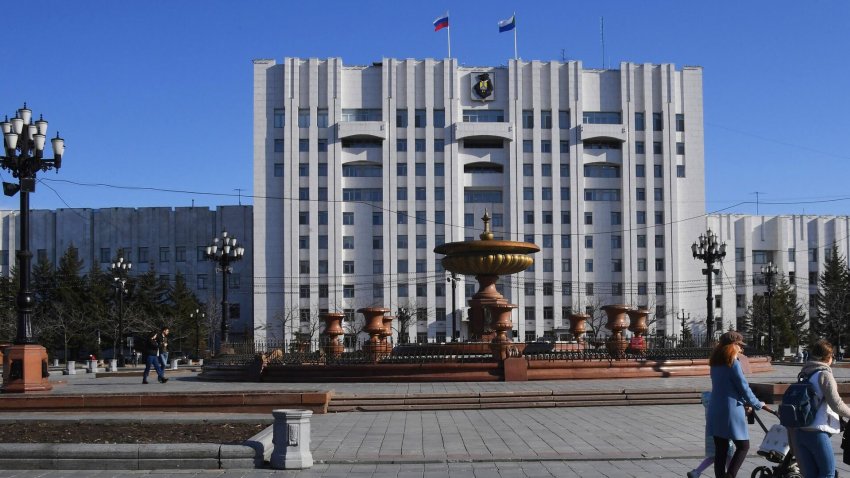 В Хабаровске перед парадом Победы закрыли памятник Ленину - «Власть»