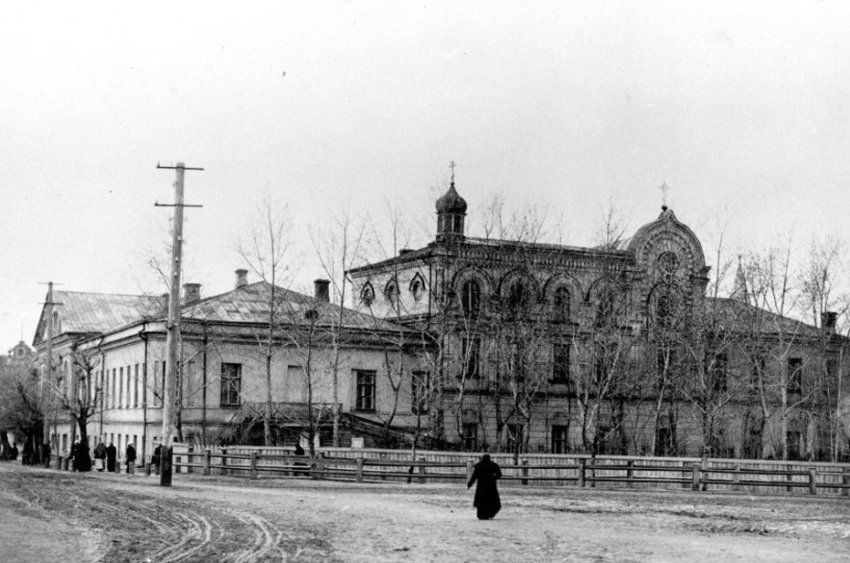 Гид по улице Миславского: великие гимназисты, предки голландцев и торговцы сукном - «История»