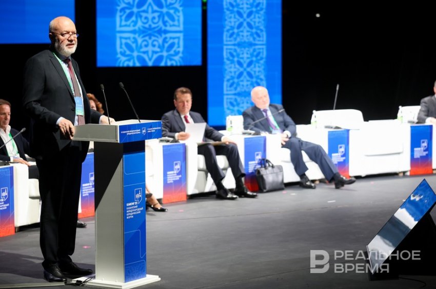 Тысячи юристов собрались в Казани, чтобы свергнуть монополию адвокатов и «запрячь» ИИ - «Власть»