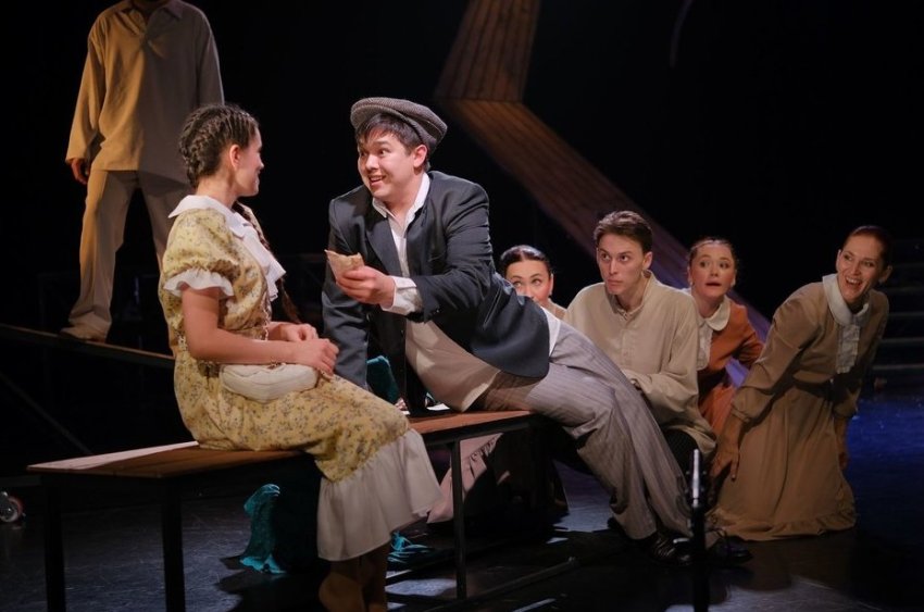 Байопик в стихах: театр Кариева показал поэтический спектакль о Роберте Миннуллине - «Культура»