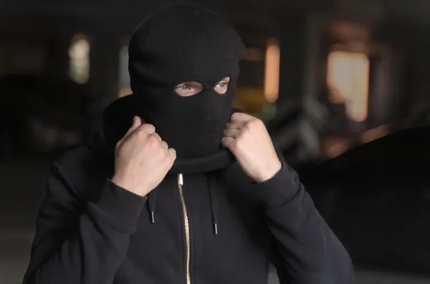 В Подмосковье трое мужчин напали на иностранцев и похитили 15 млн рублей - «Происшествия»