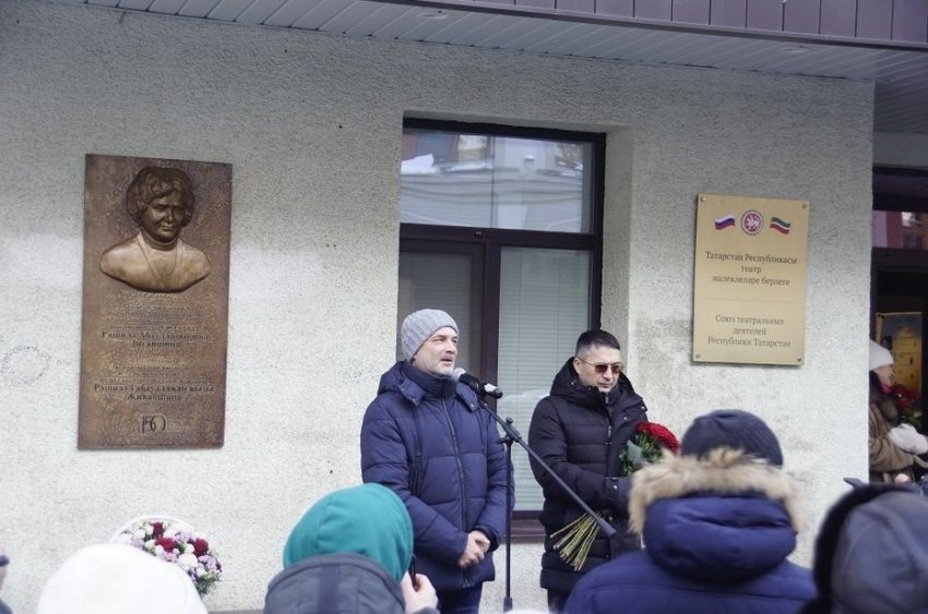 День артиста в Казани: «Омут» для пенсионеров и мемориальная доска «маме театра» - «Культура»