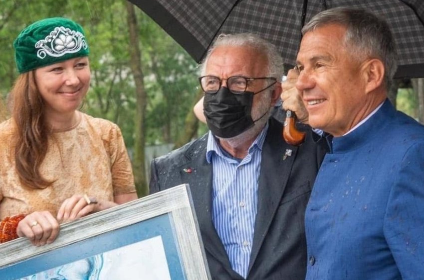 42 килограмма искусства: татарстанская таможня конфисковала экспонаты выставки для Елабужского музея - «Культура»