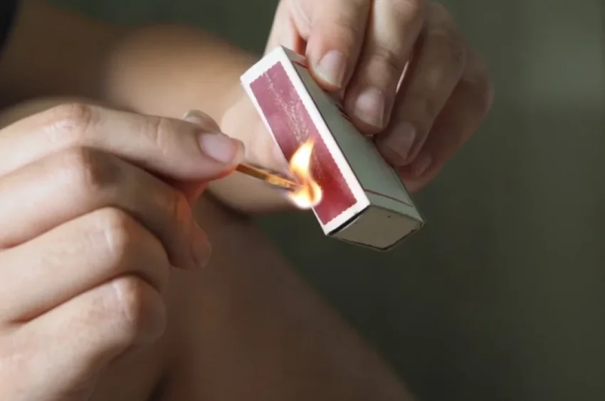 В Казахстане мужчина поджёг спичку при эвакуации дома из-за утечки газа - «Происшествия»