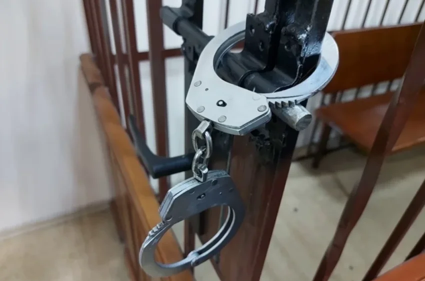 Житель Алтайского края забил супругу кочергой из-за ужина - «Происшествия»