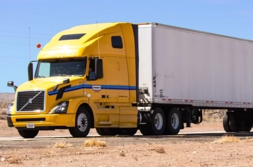 Спасен мальчик, на год оставленный отцом в фургоне без душа и нужного ухода - «Происшествия»