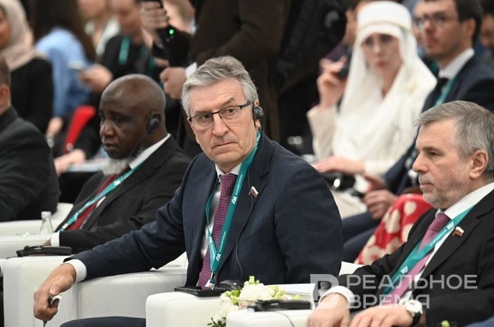 От сберегательных касс до цен на шампанское: топ-10 инициатив Фаррахова в Госдуме - «Медицина»