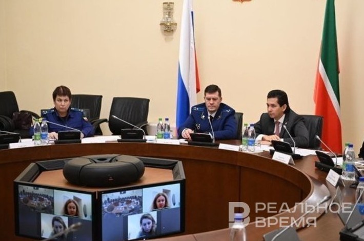 ИИ поможет учителям с проверкой работ, а чиновникам — с жалобами граждан - «Власть»