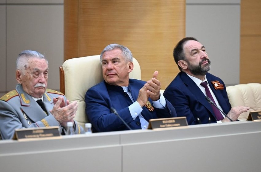 Рустам Минниханов — об аллее Славы: на одних лозунгах патриотом не станешь - «История»